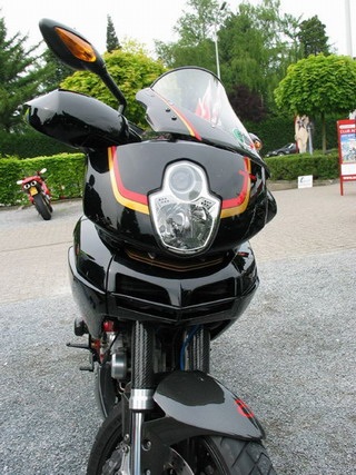front with carbon upper fairing