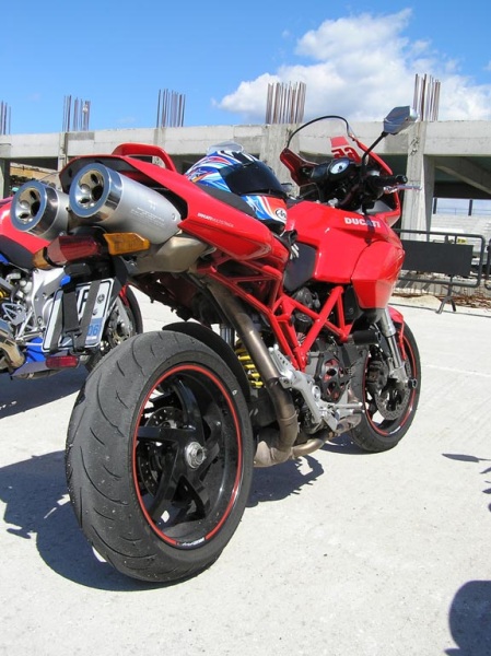 In the pits beween sessions 01