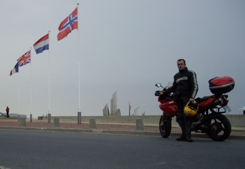 Coyote and Brother en Omaha beach (France)