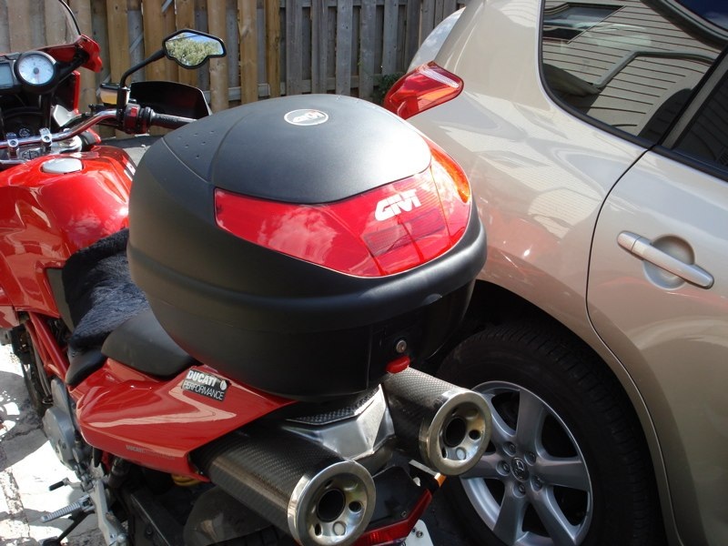 Givi Monolock topbox without bracket pic 1 of 3