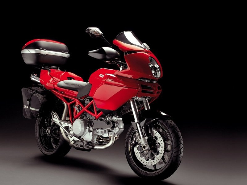 1100 with accessories, front