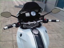 Steering looks and feels better (rizoma with baracuda mirrors)