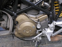 Magnesium gearbox-side cover and racing gearbox (inside)