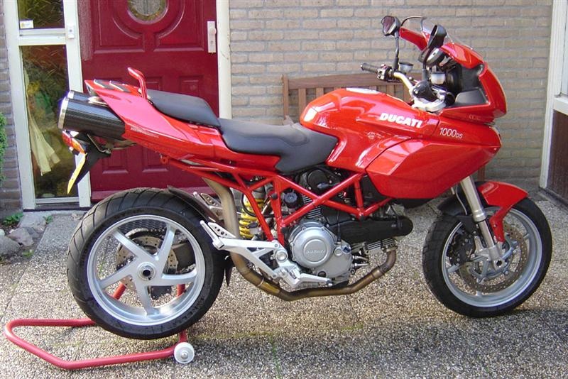 New exhaust, belt covers black